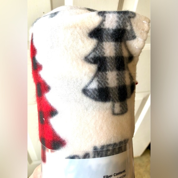 Merry Christmas Script Red Black White Check Tree Cream Fleece Throw Blanket NWT - Picture 3 of 5